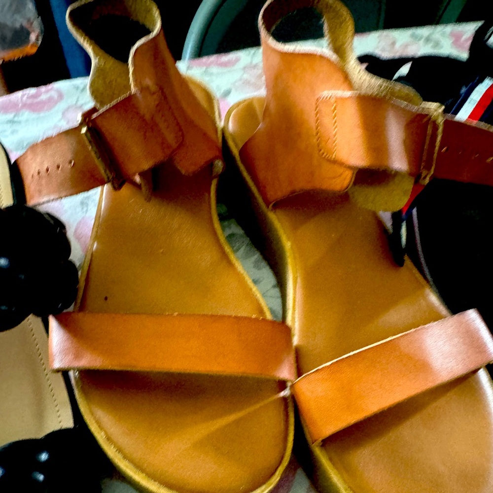 10 women sandal